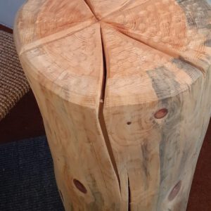 Bearbeiteter Zirbenstamm